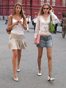 Street Pantyhose - Skinny Legs In Patterned Tights