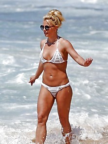 Britney Spears Bikini In Hawaii 4-11-17