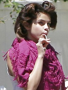 Cutie Selena Gomez's Butt Cheek Candids
