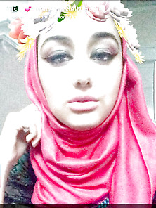 Paki Hijabi 23 Year Old With Sexy Feet