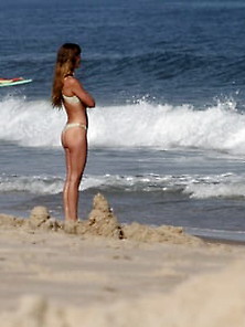Nina Agdal Caught At A Beach In Hamptons