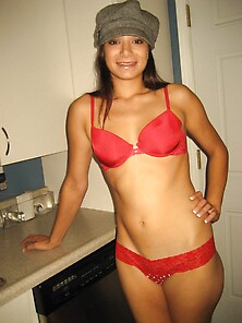 Stunning Mariela Is Topless