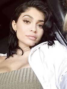 Kylie Jenner Makes Underboob A Thing