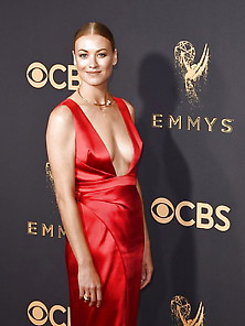 Yvonne Strahovski 69Th Annual Primetime Emmy Awards 9-17-17