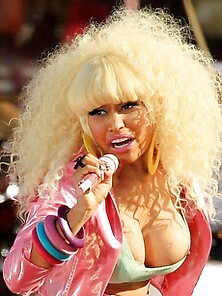 Nicki Minaj Nipple Slip During A Performance
