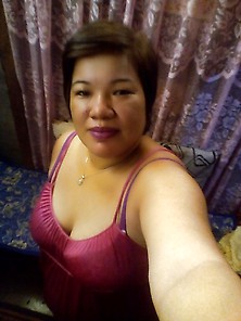 Filipina Women Selfie For Facebook