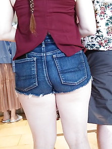 Candid Big Bubble Booty In Shorts