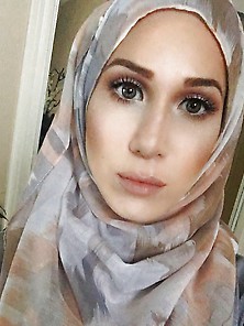 Horny Hijabie Girl - She Need Hard Sex