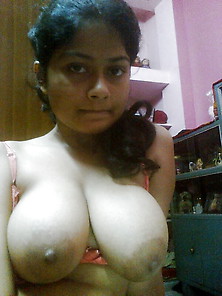 Indian Babe Showing Her Breasts