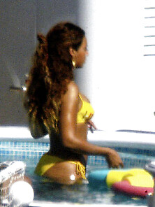 Beyonce Knowles Hot Body In A Bikini