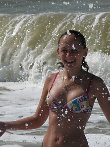 Amateur Teen Gf Topless At Beach