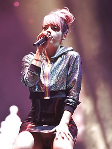 Lily Allen With Or Without Panties