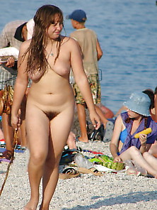 Brave Girls Only One Nude At The Beach