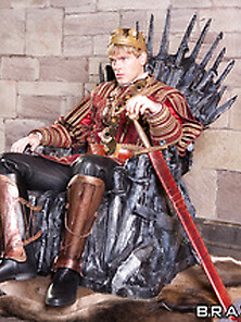 Game Thrones Cosplay Turns