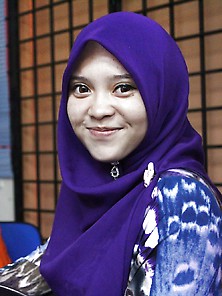 Smiley Hijabi Teen Tributed