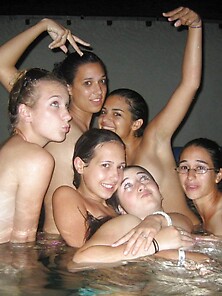 Nude College Babes In The Pool