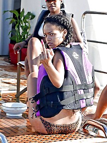 I Want Rihanna To Put Her Frigs In My Bum