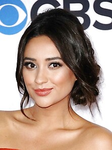 Shay Mitchell Gorgeous On The Red Carpet