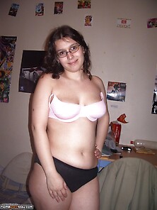 Nerdy Amateur Wife Nude At Home