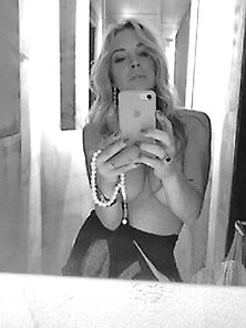 Topless Photo Of Lindsay Lohan