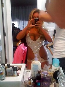 Hot Compilation Of Sexy Aubrey O'day Posing In Photos