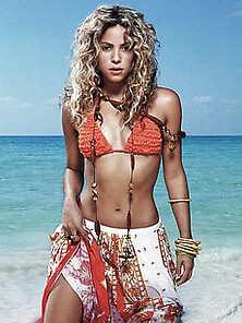 Shakira Shakes Hot Body As She Performs