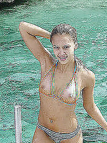 Jessica Alba Young And Hot In Some Photoshoot