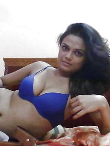 Indian Unseen Girl Showing Her Sexy Body With Hairy Pussy