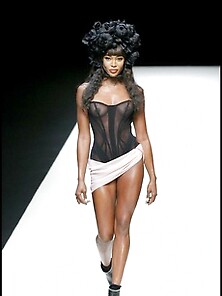 Naomi Campbell In Mix Candid And Kinky Shots