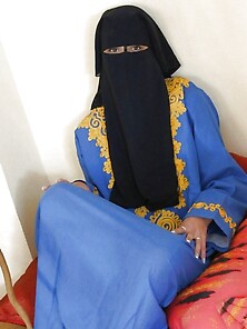 Pretty Arab Sheds Muslim Hijab