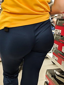 Juicy Round Hips Of A Girl In Tight Sports Pants
