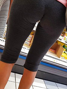 Mother With A Very Nice Butt In Leggin
