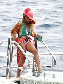Beyonce On Yacht In Capri 7-23-18