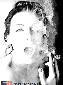 Femmes Smoking B