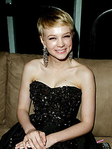 Carey Mulligan Takes Her Top Off And Shows Tits In Front Of A Gu