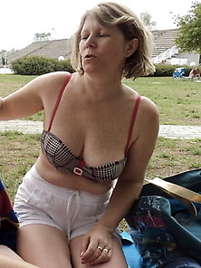 Sexy Curvy Bikini Milf Wife (Nn)