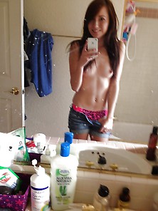 Selfie Girl #11 : Skinny Little Whore Show Her Small Tities