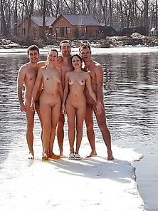 Sexy Women 655 - Nude Polar Plunge