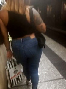 Real Big Ass In Skinny Jeans