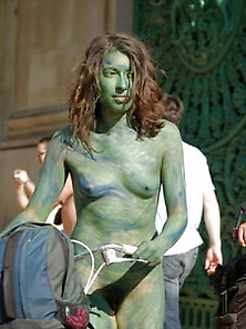 London 2006 Wnbr Green Body Paint Girl World Naked Bike Ride