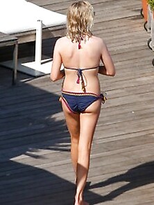 Candice Accola King Looks Amazing In Bikini
