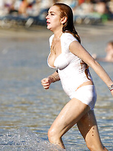 Lindsay Lohan Wet Boobs Pics