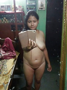 Indian Chubby Wife Showing Her Nude Body