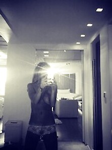 Topless Pic Of Lindsay Lohan
