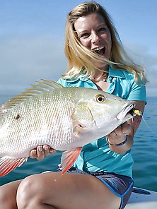 Horny Babs De Fishing Lady