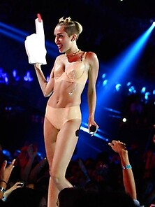Slutty Miley Cyrus Twerking Performance