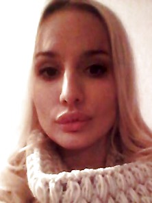 Fake Lips Blonde Anna