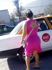 Milf Big Ass In Tight Dress Taking Taxi