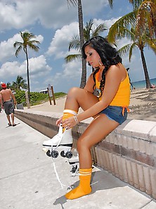 Thick Rollerblading Latina Gets Drilled Inside Of A Swimming Poo
