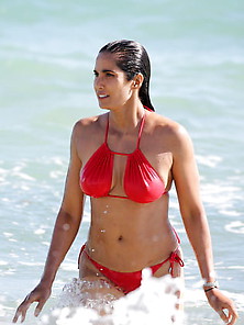 Padma Lakshmi Wet Bikini In Miami (Epic)